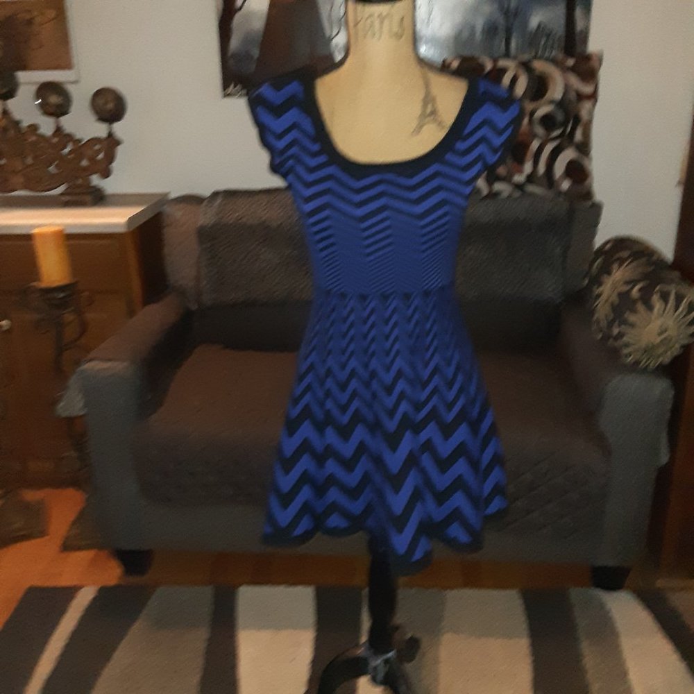 womans short sleeve dress size small